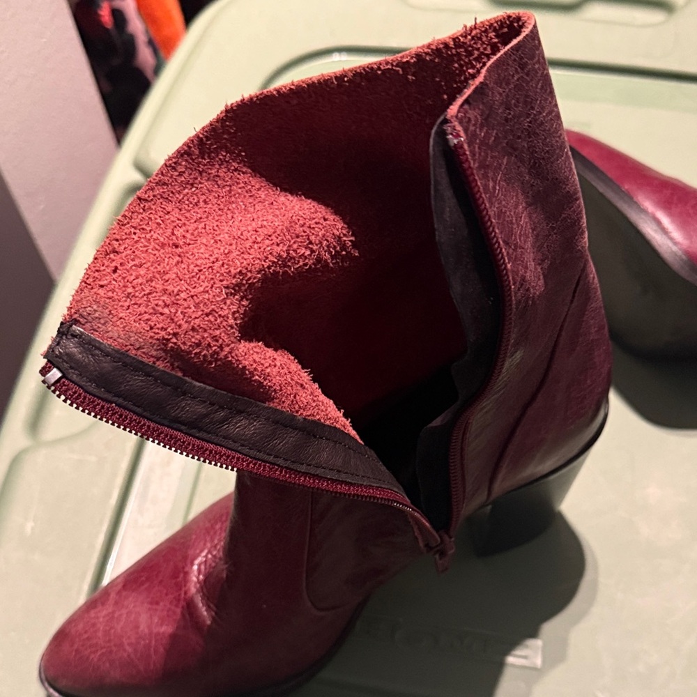 L'INTERVALLE Deep Burgundy Heeled Boots - Picture 5 of 6